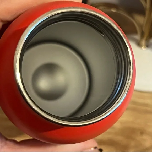 PELOTON VIBRANT RED INSULATED WATER BOTTLE 18 OZ - Picture 5 of 5